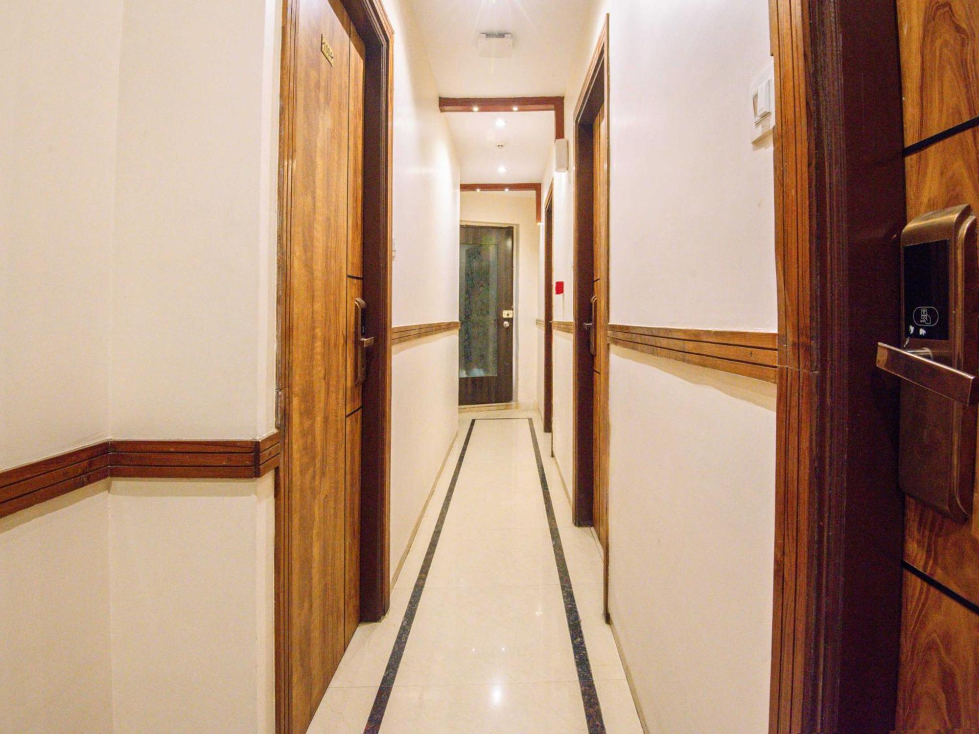Hotel Skylink Hospitality Next To Amber Imperial - Mumbai — Photos 3